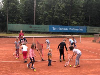Schnupper-Tennisstunde für Kinder im Grundschulalter